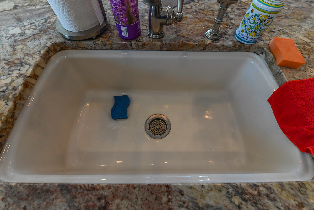 “The Woodford” Traditional Custom Wooden Kitchen with Island, Wolf Rangetop & Sub-Zero Refrigerator