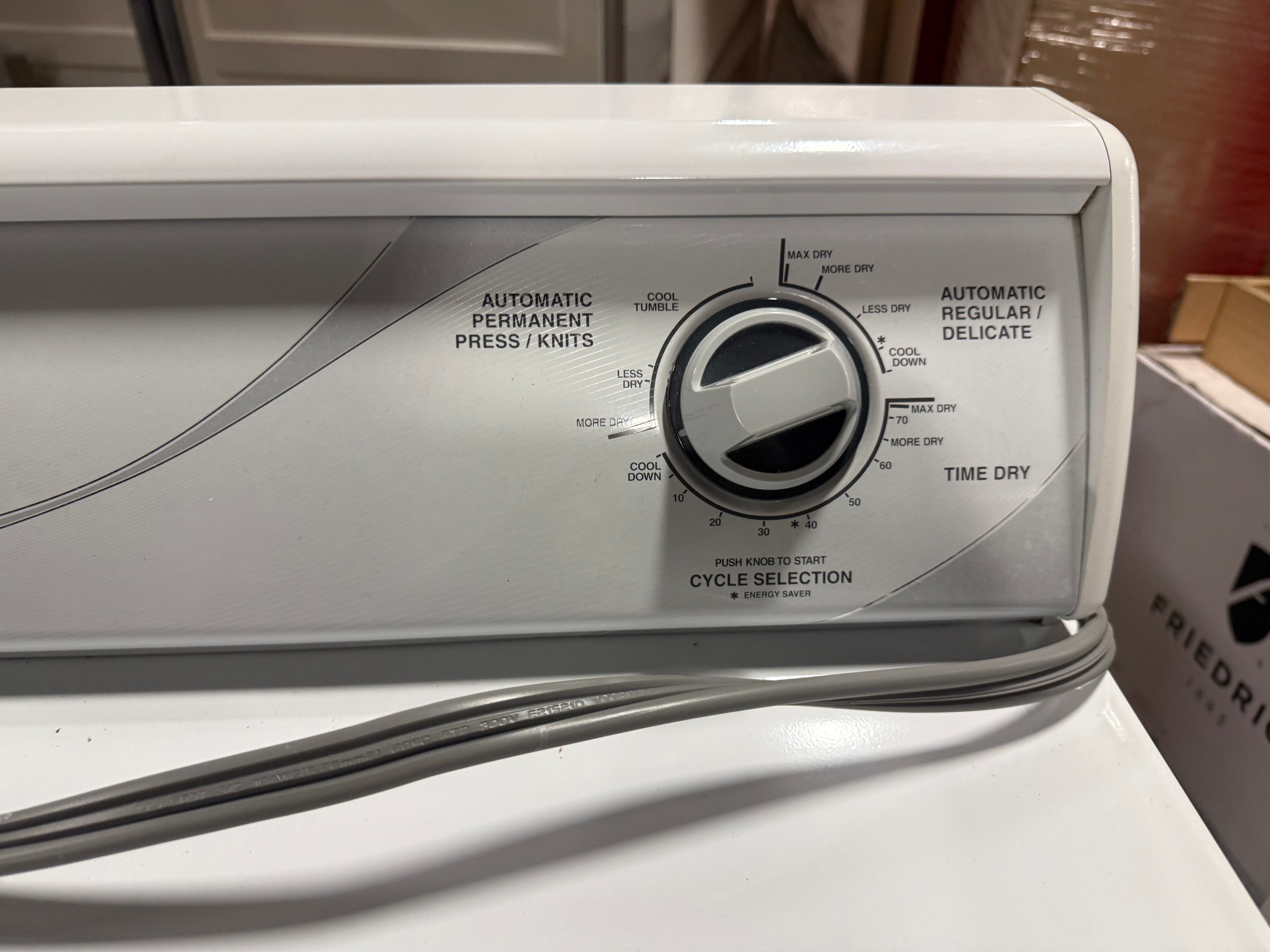 Speed Queen ADE3SRGS173TW01 27" White Electric Dryer