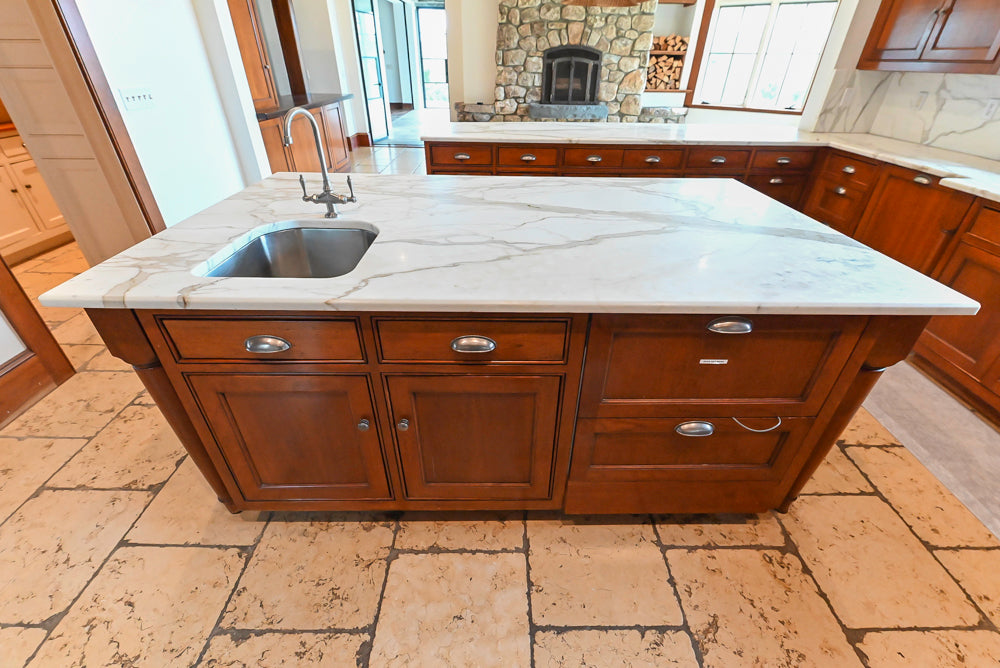 "The Highbury" Traditional Wooden Kitchen with Island & Viking Architectural Hearth