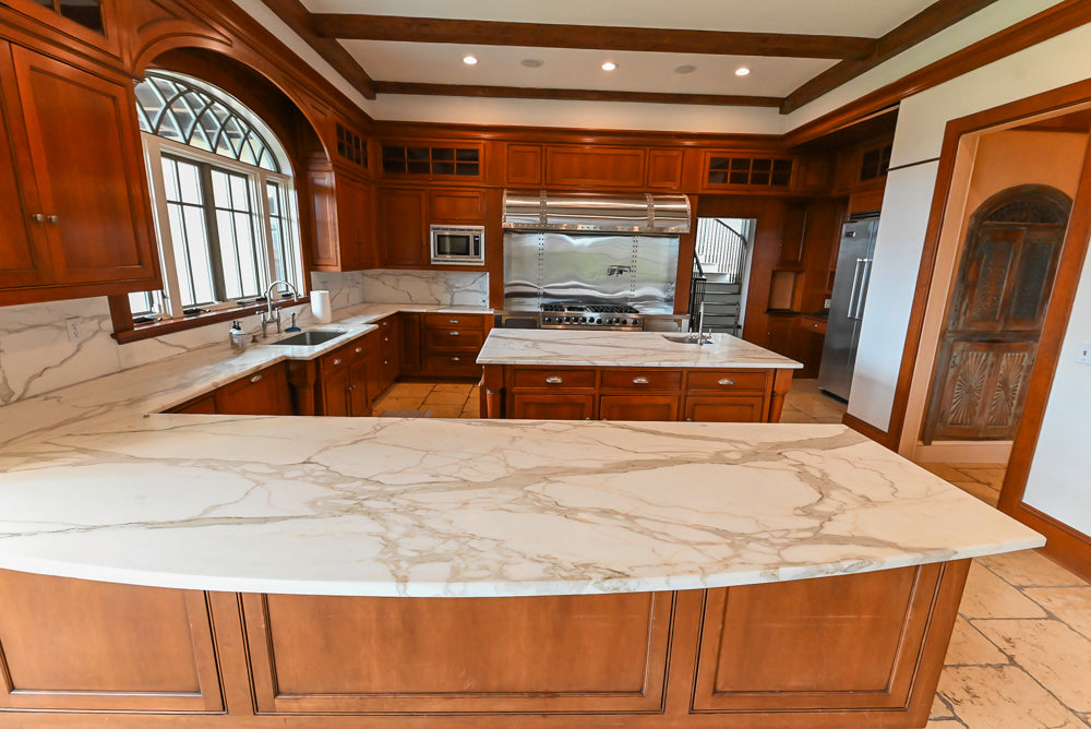 "The Highbury" Traditional Wooden Kitchen with Island & Viking Architectural Hearth