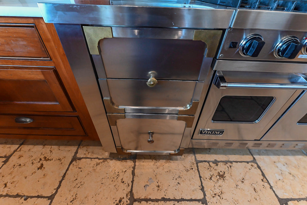 "The Highbury" Traditional Wooden Kitchen with Island & Viking Architectural Hearth