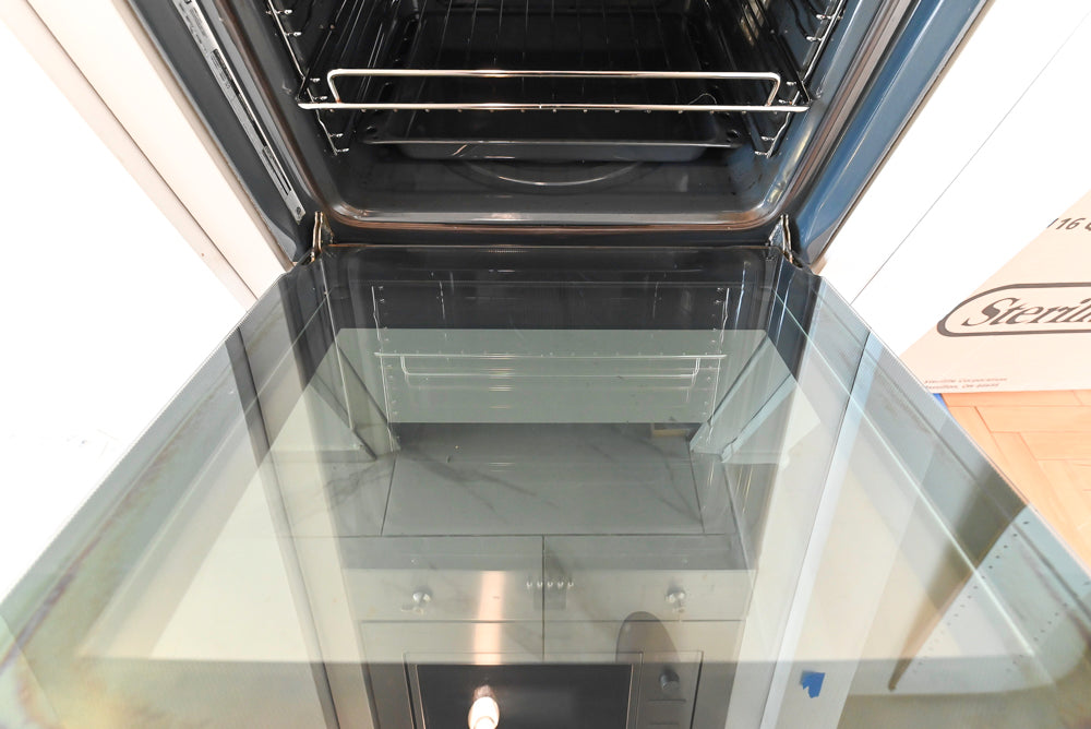Leicht Modern Off White Kitchenette with Quartz Countertops & Smeg Appliances