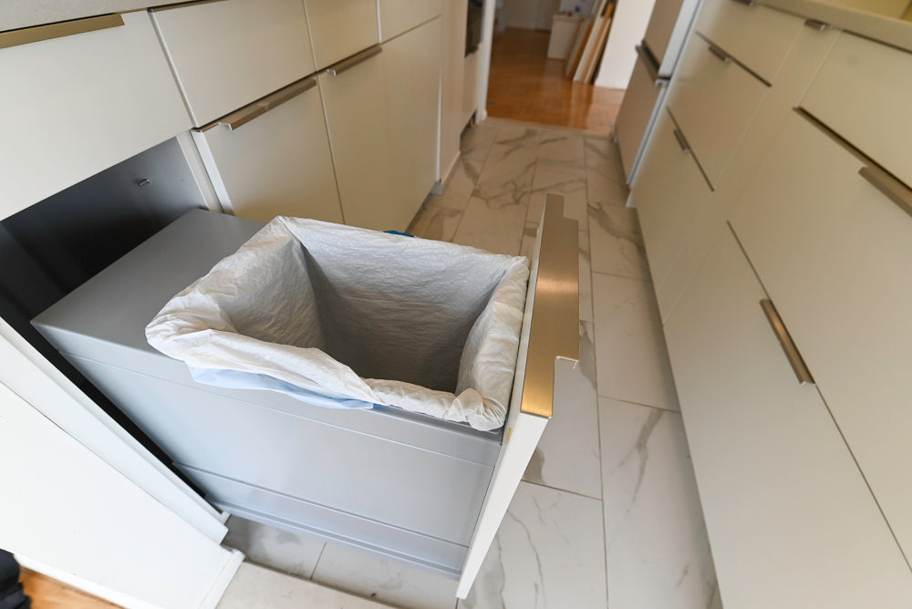 Leicht Modern Off White Kitchenette with Quartz Countertops & Smeg Appliances