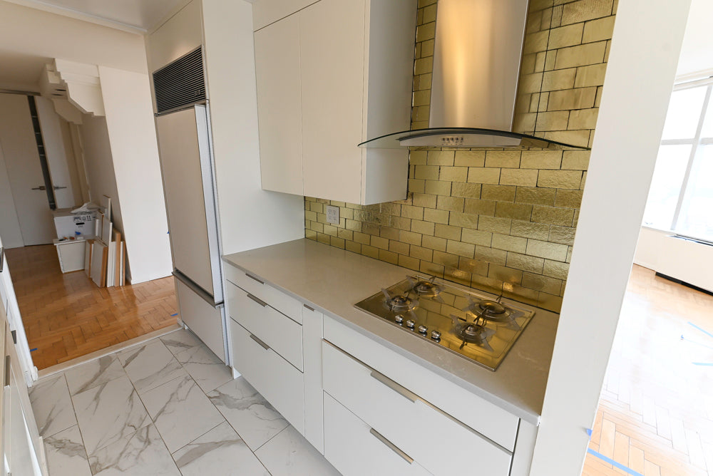 Leicht Modern Off White Kitchenette with Quartz Countertops & Smeg Appliances