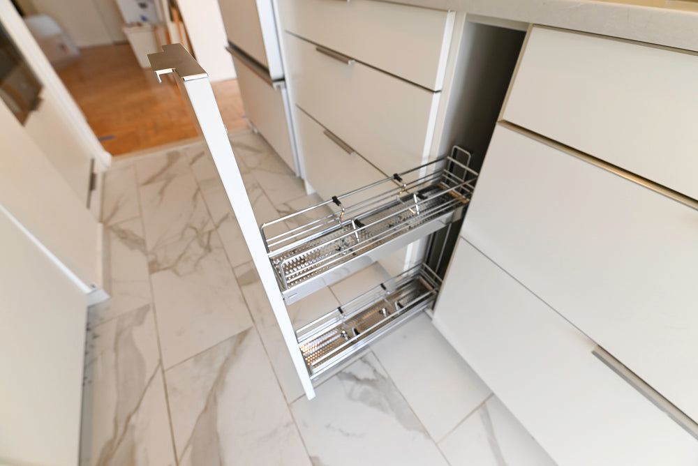Leicht Modern Off White Kitchenette with Quartz Countertops & Smeg Appliances