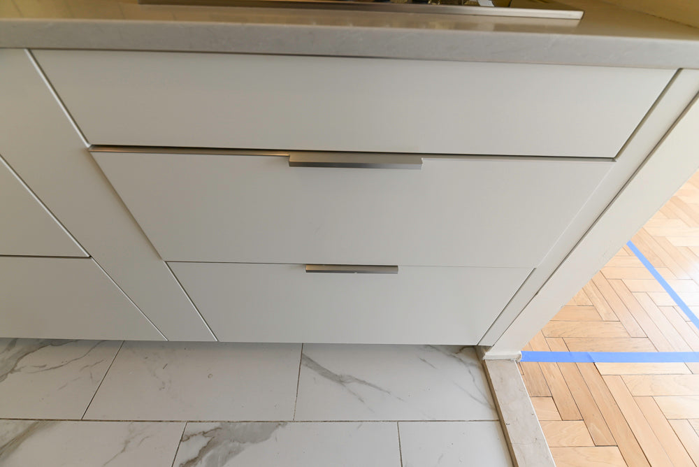 Leicht Modern Off White Kitchenette with Quartz Countertops & Smeg Appliances