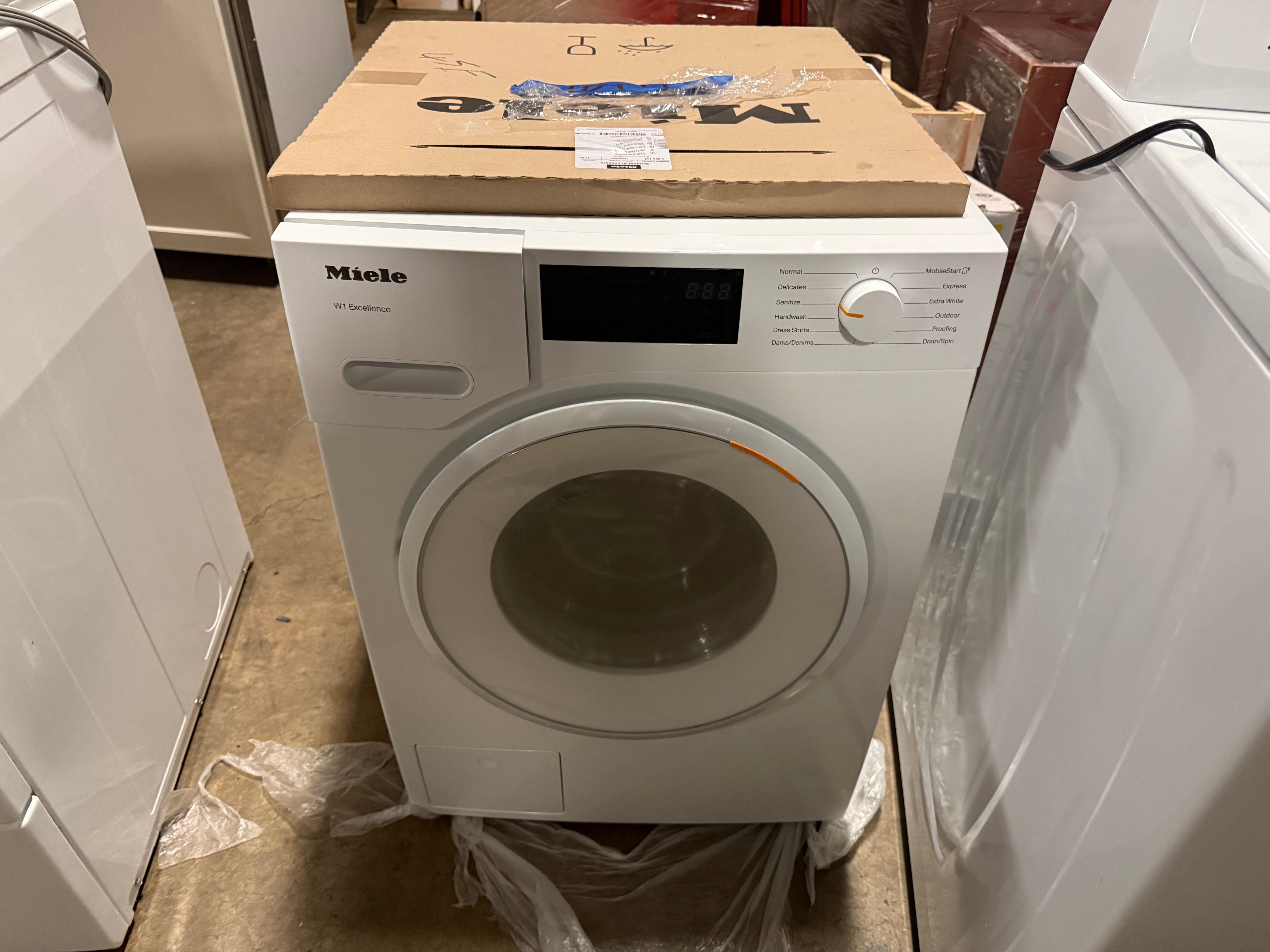 Miele WXD160/TXI680WP 24" Lotus White Laundry Set