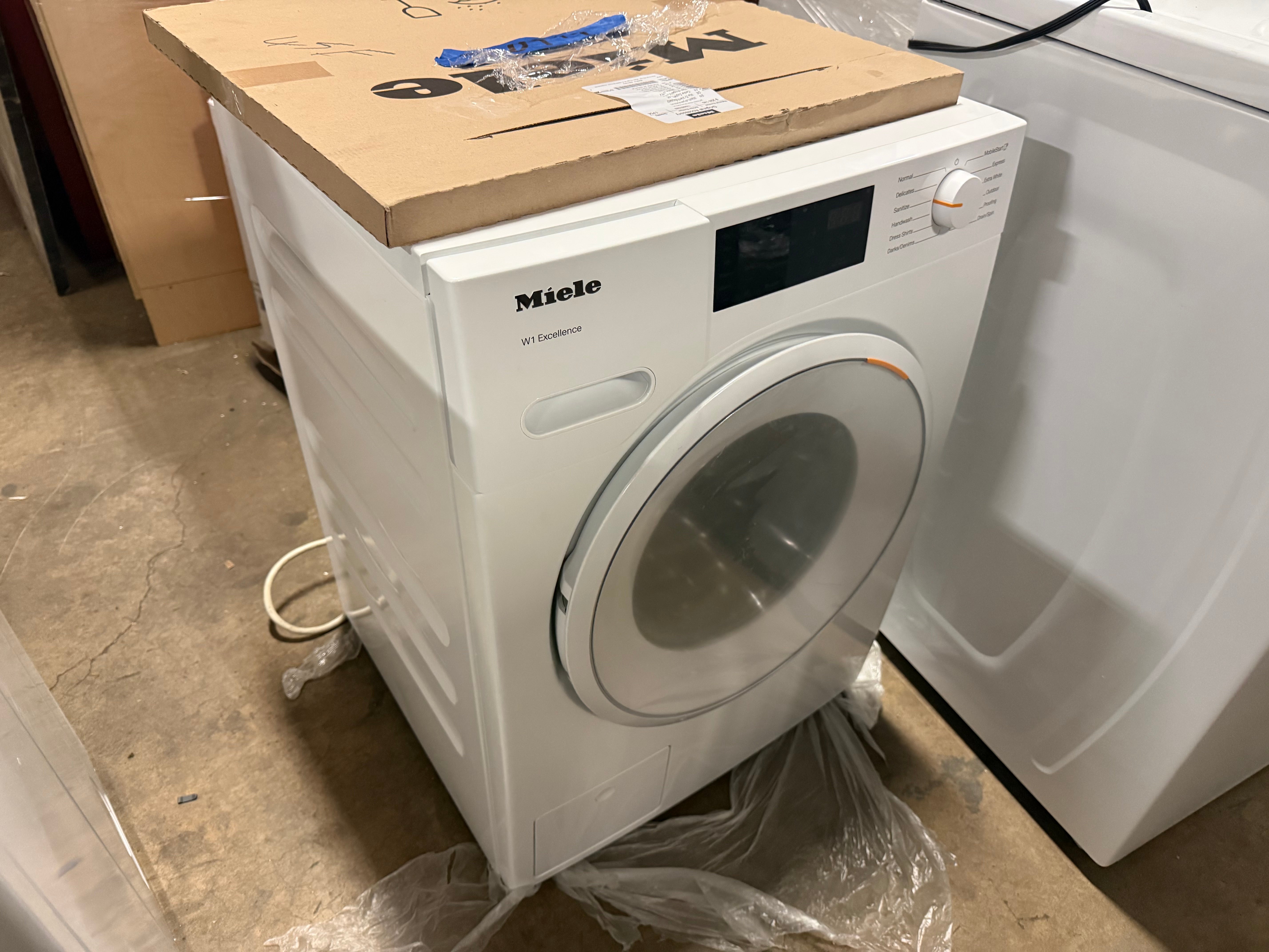 Miele WXD160/TXI680WP 24" Lotus White Laundry Set