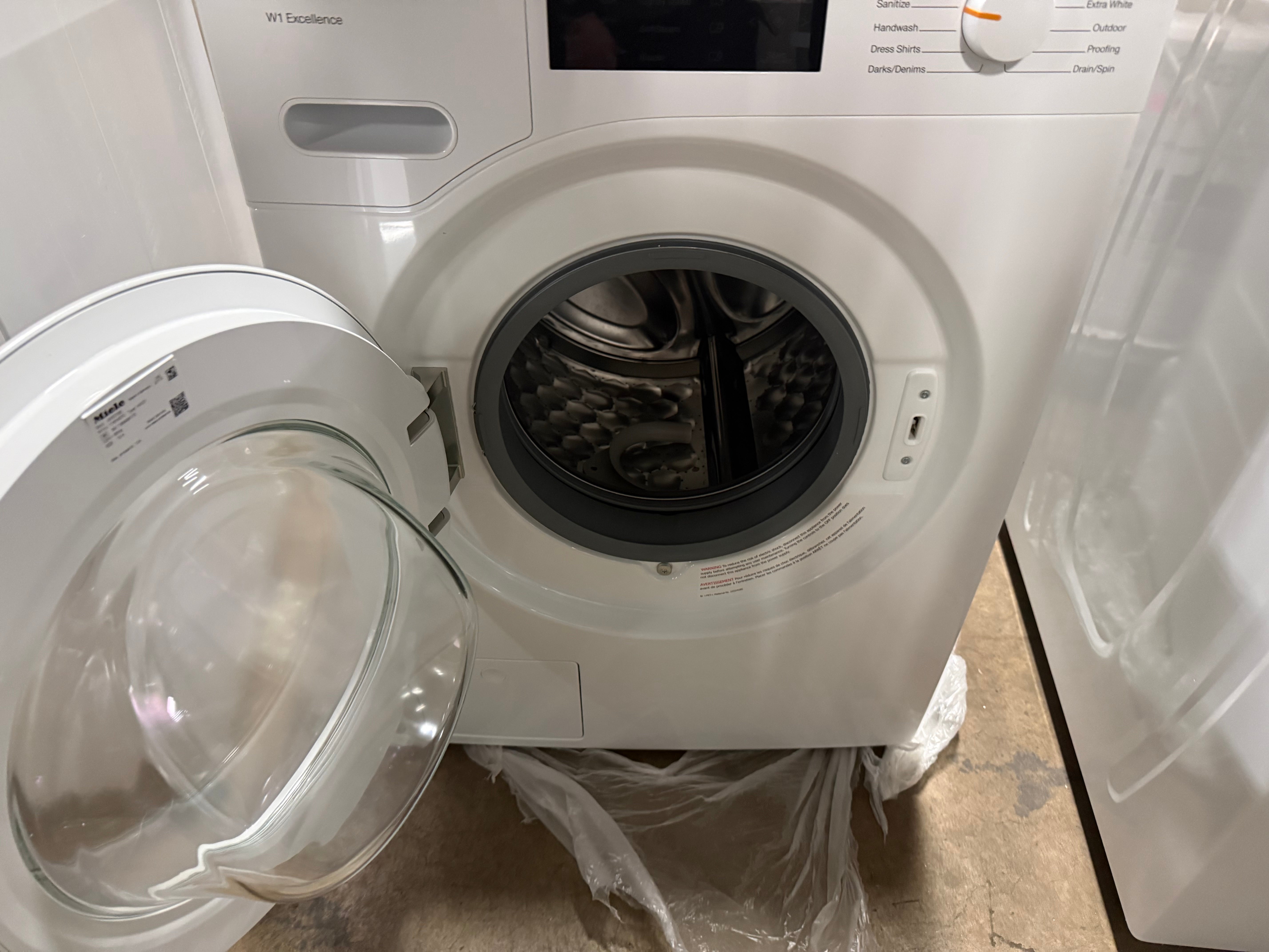 Miele WXD160/TXI680WP 24" Lotus White Laundry Set