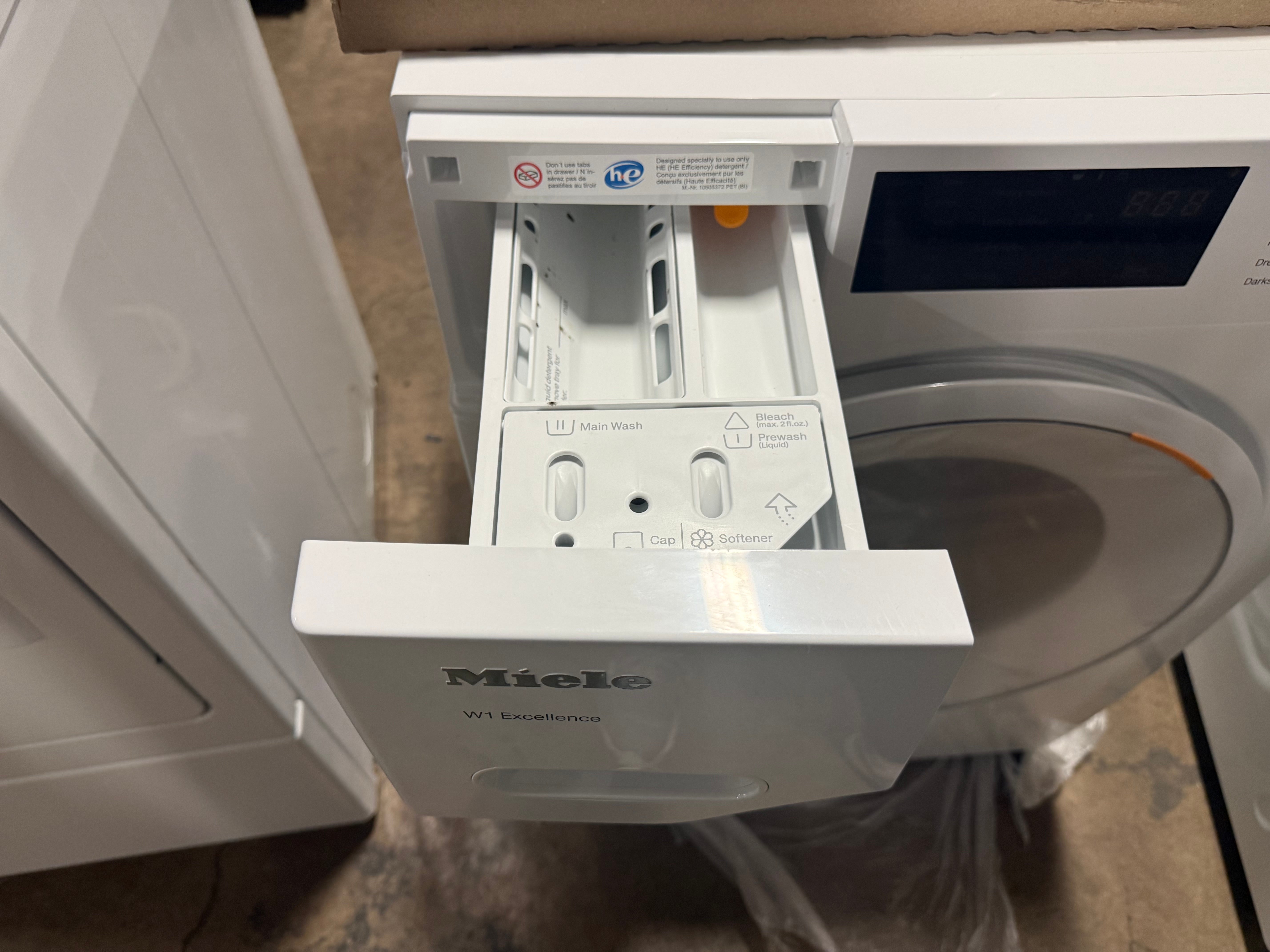 Miele WXD160/TXI680WP 24" Lotus White Laundry Set