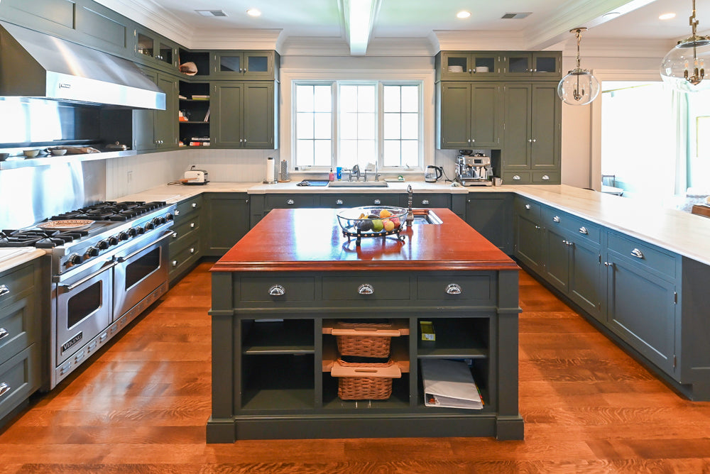 High-end Rutt Regency kitchen suite featuring professional Viking range and ventilation