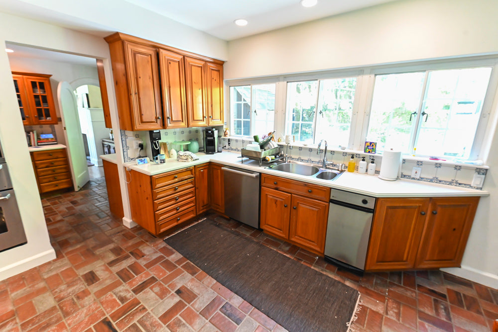 Wood-Mode Traditional Classic Craftsman Kitchen with Appliances