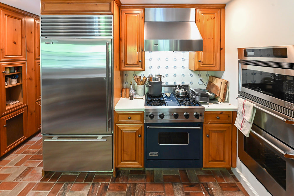 Wood-Mode Traditional Classic Craftsman Kitchen with Appliances