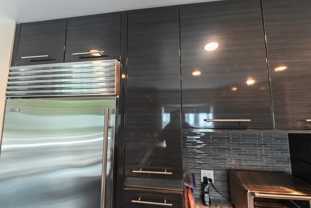 Ultracraft Black Horizontal Grain Thermofoil Modern Kitchen with Appliances