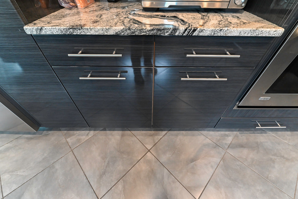 Ultracraft Black Horizontal Grain Thermofoil Modern Kitchen with Appliances