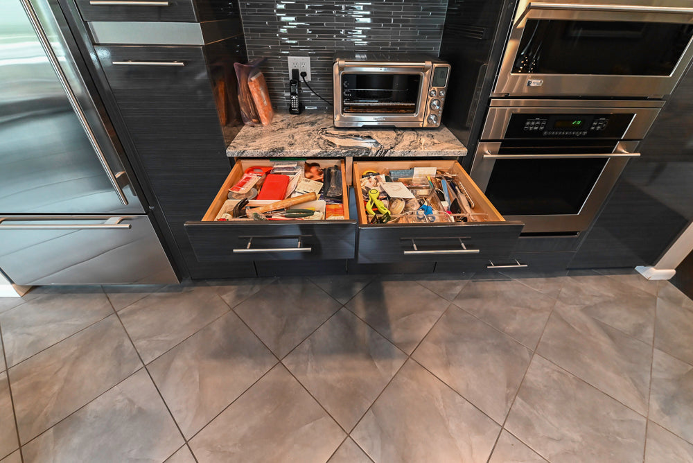 Ultracraft Black Horizontal Grain Thermofoil Modern Kitchen with Appliances
