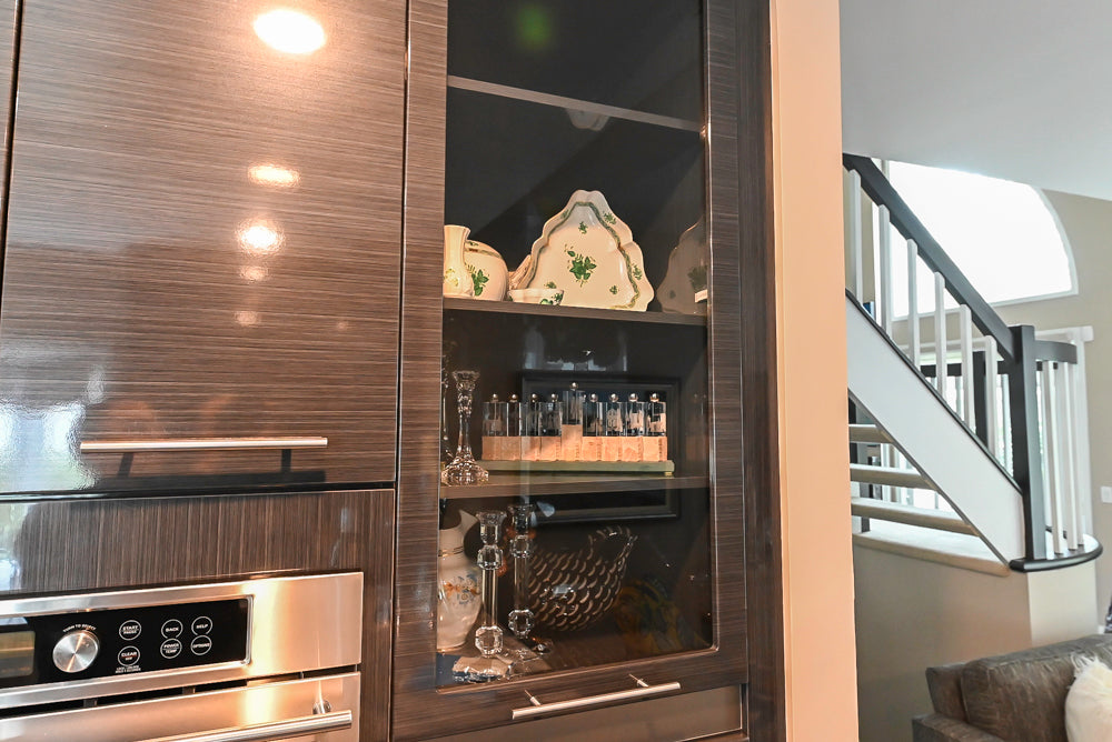 Ultracraft Black Horizontal Grain Thermofoil Modern Kitchen with Appliances