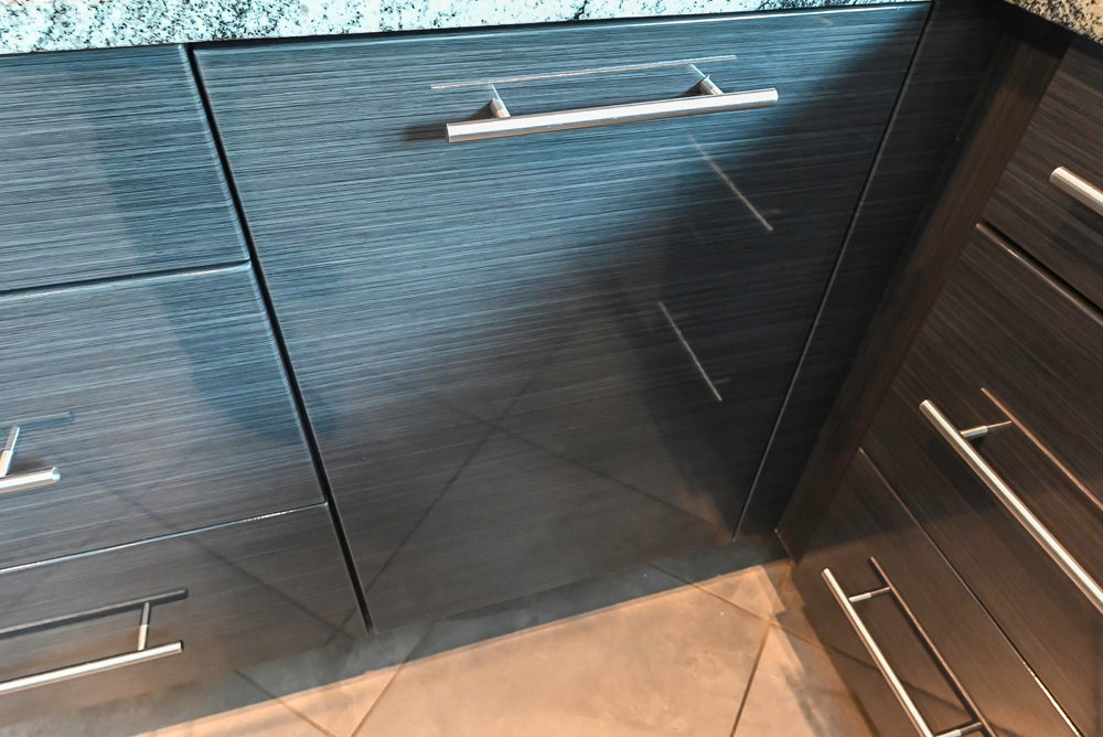 Ultracraft Black Horizontal Grain Thermofoil Modern Kitchen with Appliances