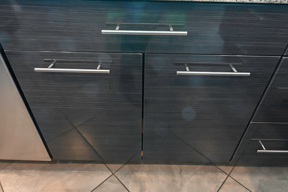 Ultracraft Black Horizontal Grain Thermofoil Modern Kitchen with Appliances