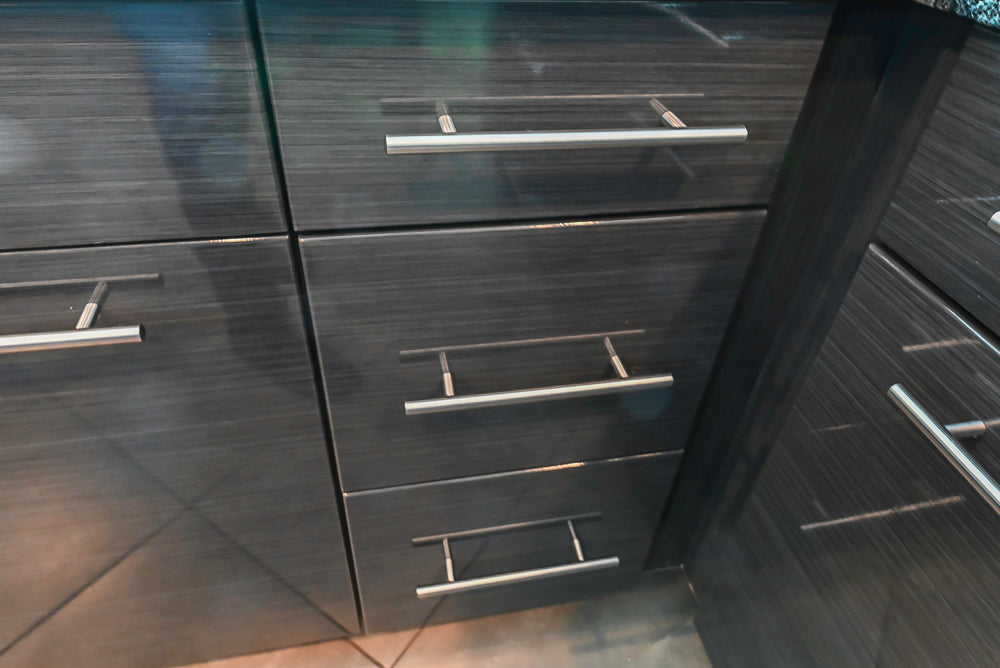 Ultracraft Black Horizontal Grain Thermofoil Modern Kitchen with Appliances