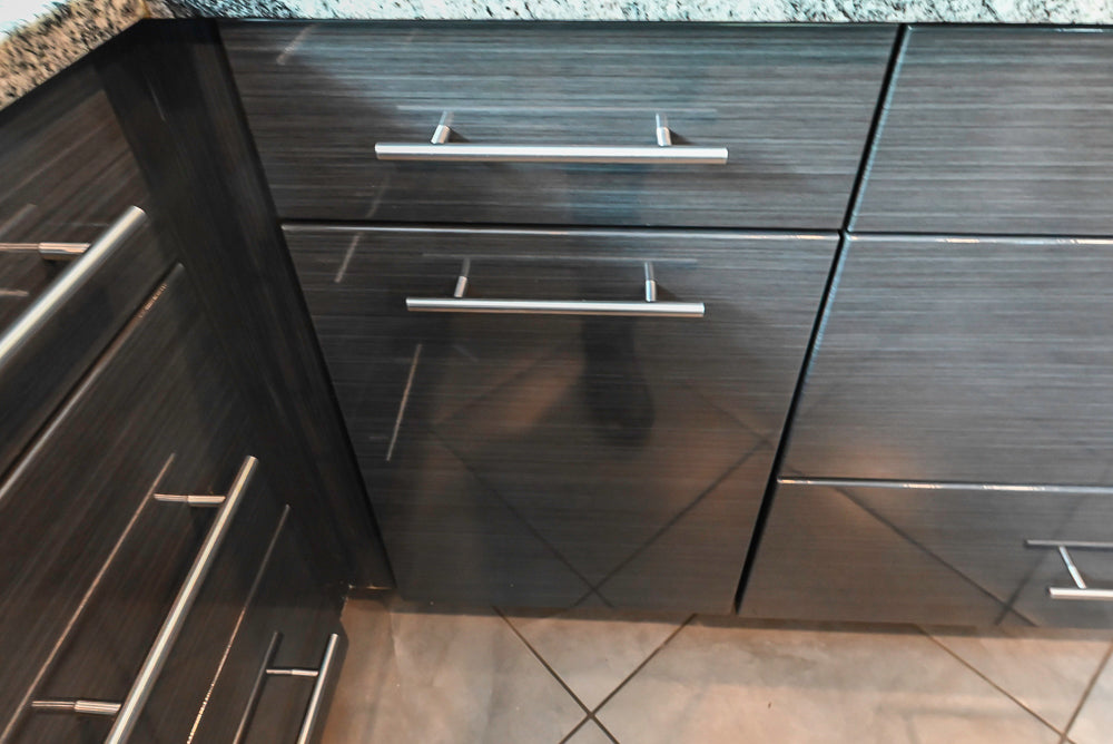 Ultracraft Black Horizontal Grain Thermofoil Modern Kitchen with Appliances