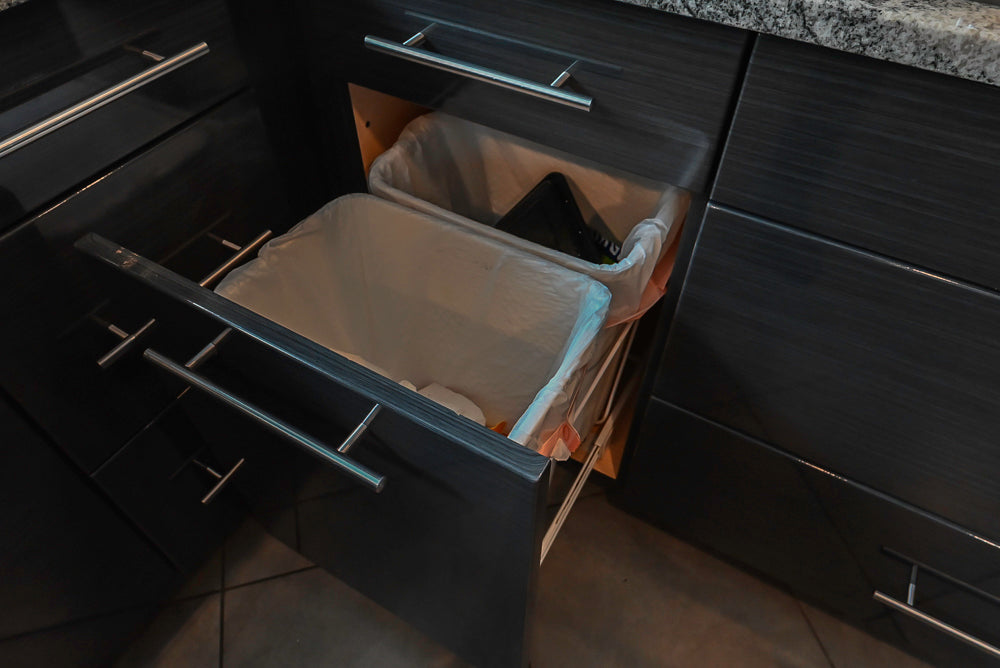 Ultracraft Black Horizontal Grain Thermofoil Modern Kitchen with Appliances