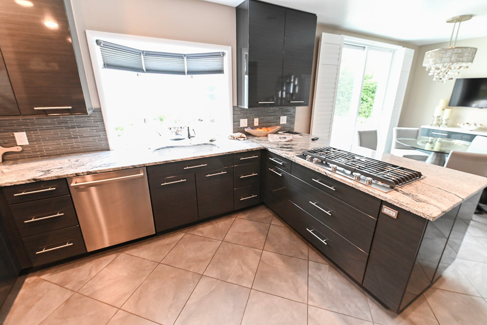 Ultracraft Black Horizontal Grain Thermofoil Modern Kitchen with Appliances