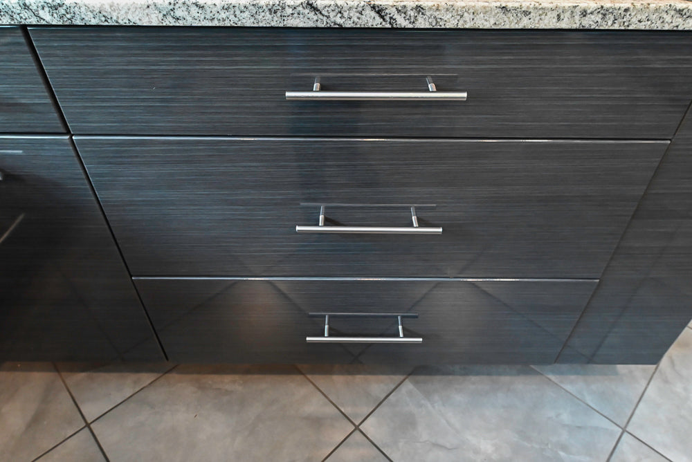 Ultracraft Black Horizontal Grain Thermofoil Modern Kitchen with Appliances