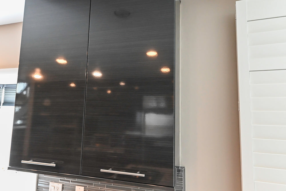 Ultracraft Black Horizontal Grain Thermofoil Modern Kitchen with Appliances