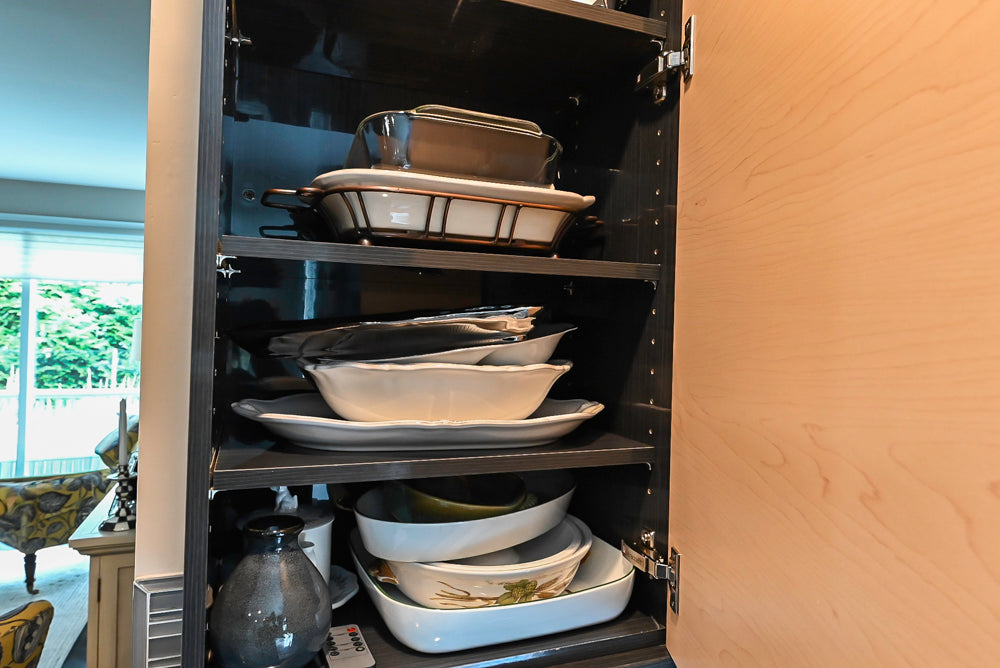 Ultracraft Black Horizontal Grain Thermofoil Modern Kitchen with Appliances