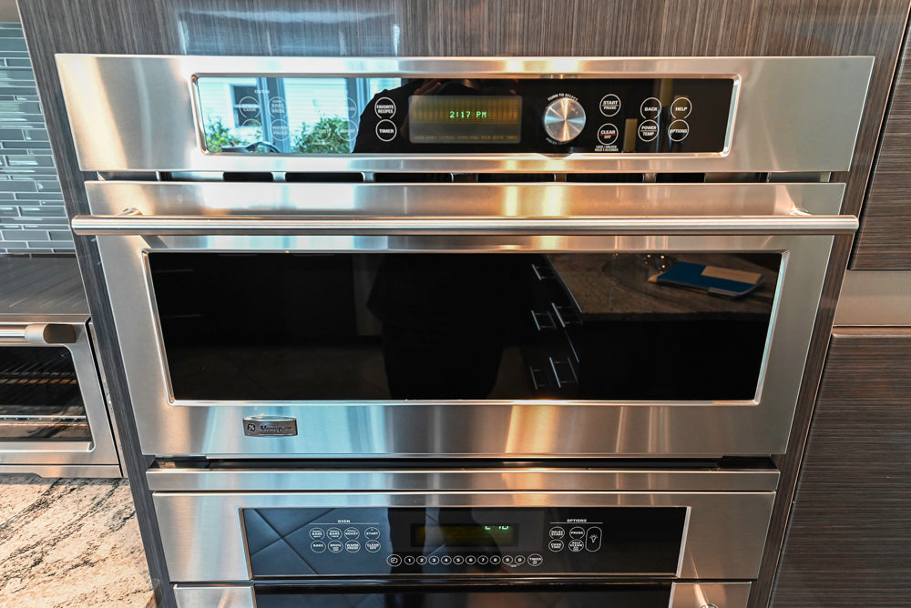 Ultracraft Black Horizontal Grain Thermofoil Modern Kitchen with Appliances