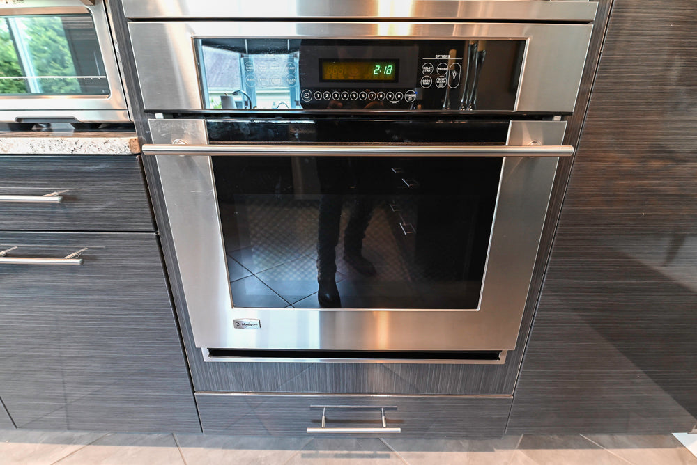 Ultracraft Black Horizontal Grain Thermofoil Modern Kitchen with Appliances