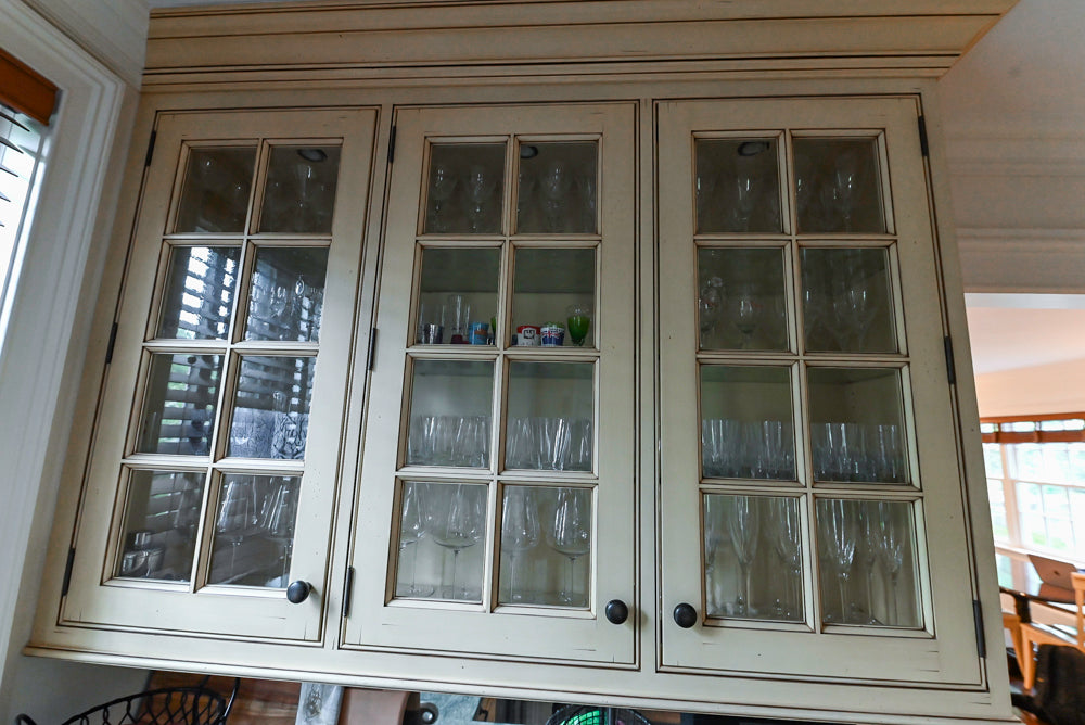 Superior Woodcraft Traditional Light Yellow Butler's Pantry