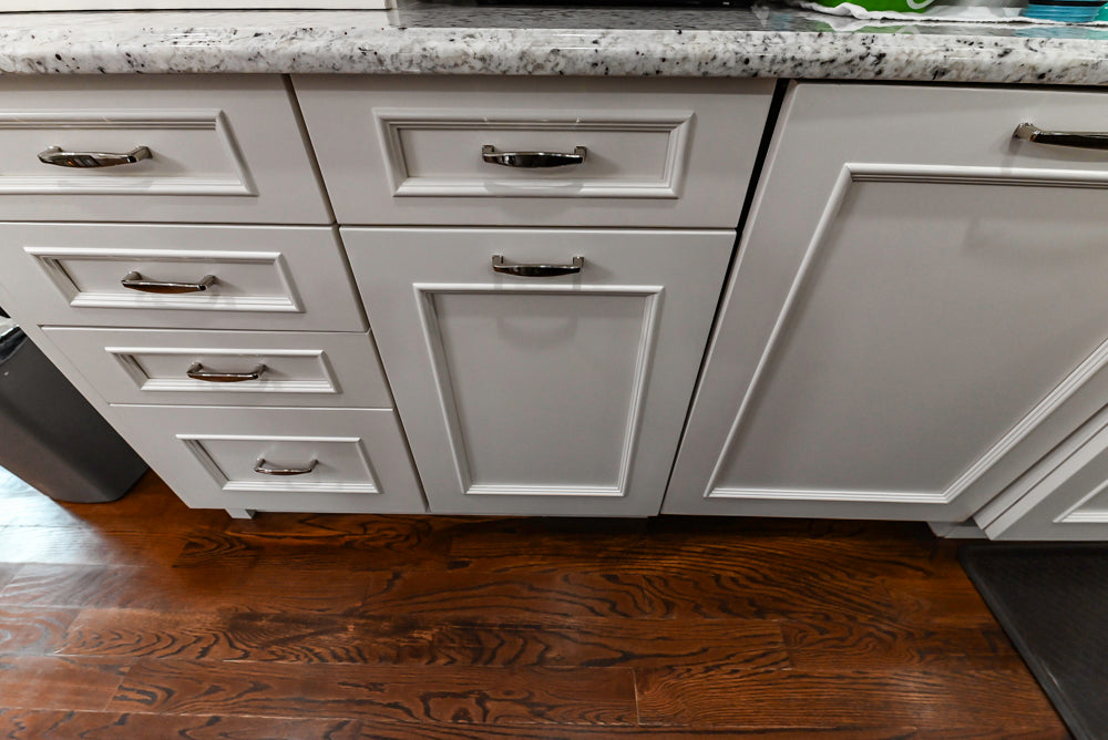 St. Martin Traditional Off-White Kitchen with Island & JennAir Appliances