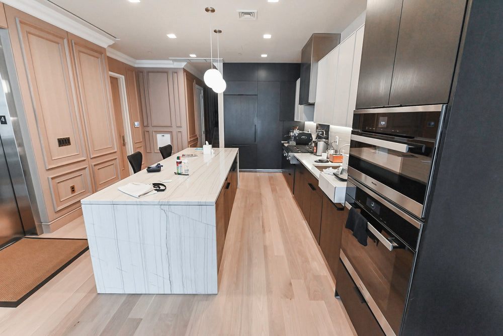 Modern minimalist kitchen cabinets showing ultra reflective high gloss white uppers and high gloss black base units