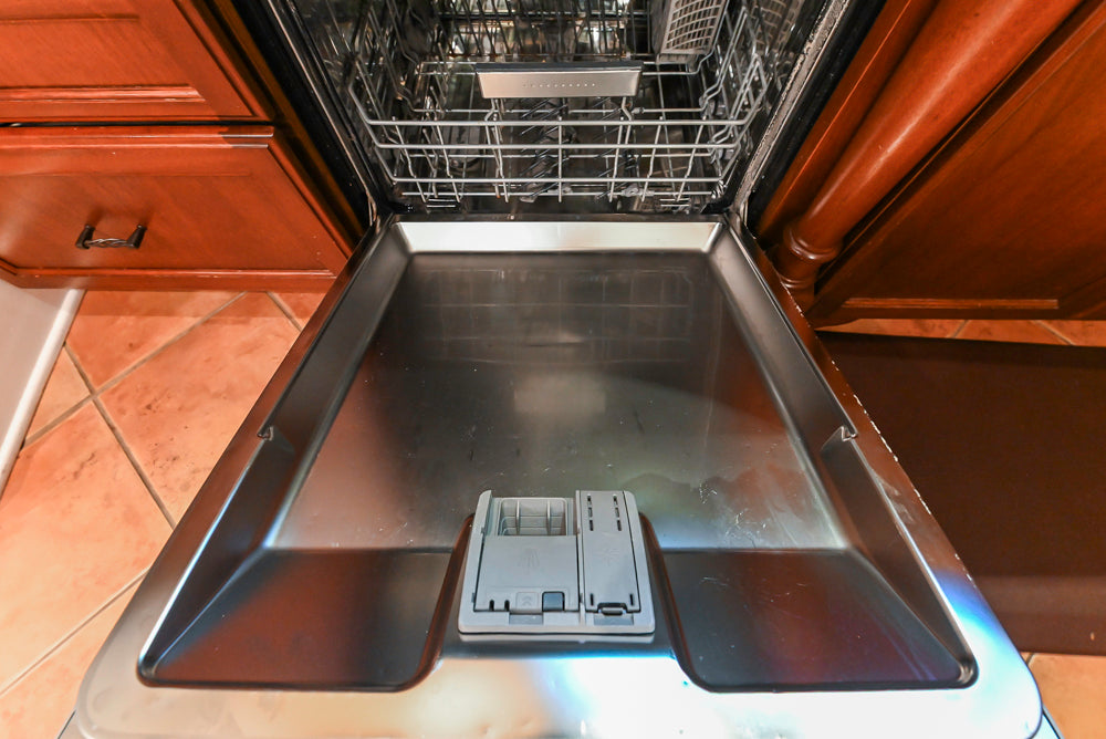 “The Henderson” Traditional Two-Tone Wooden Kitchen with Island & Appliances