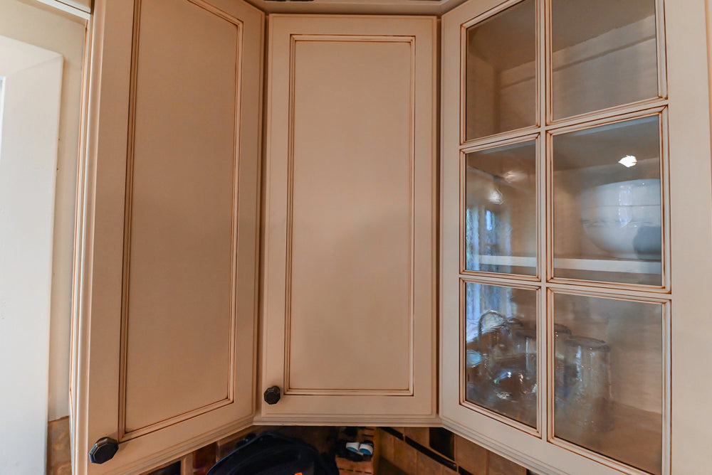 “The Henderson” Traditional Two-Tone Wooden Kitchen with Island & Appliances