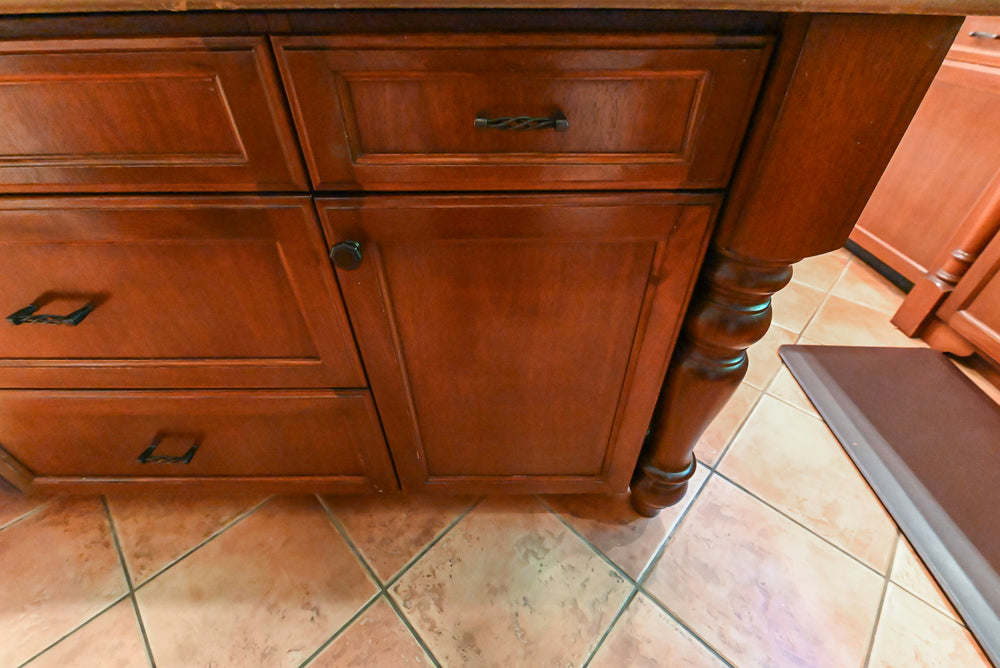 “The Henderson” Traditional Two-Tone Wooden Kitchen with Island & Appliances