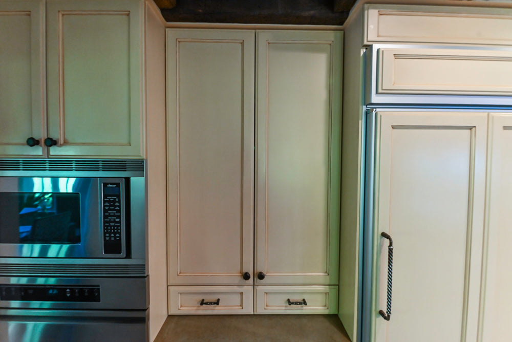 “The Henderson” Traditional Two-Tone Wooden Kitchen with Island & Appliances