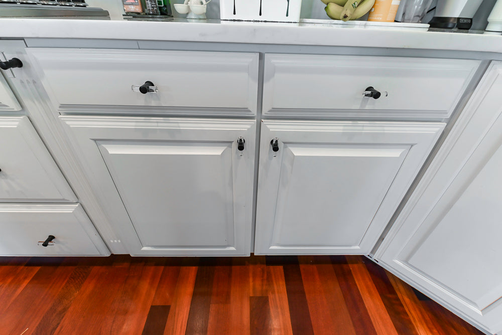 "The Kensington" Traditional White Kitchen with Island & Appliances