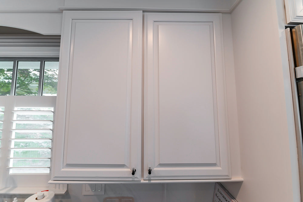 "The Kensington" Traditional White Kitchen with Island & Appliances