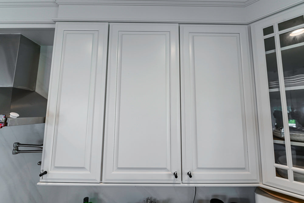 "The Kensington" Traditional White Kitchen with Island & Appliances