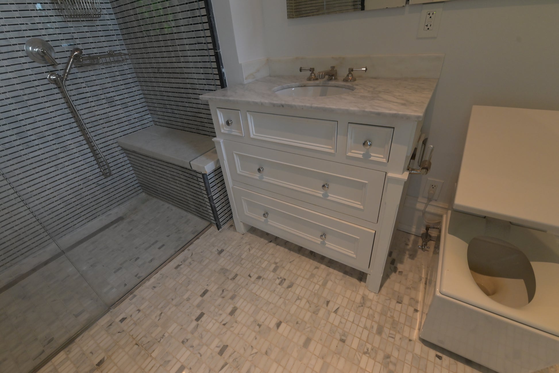 Freestanding white single-sink vanity for powder rooms and baths