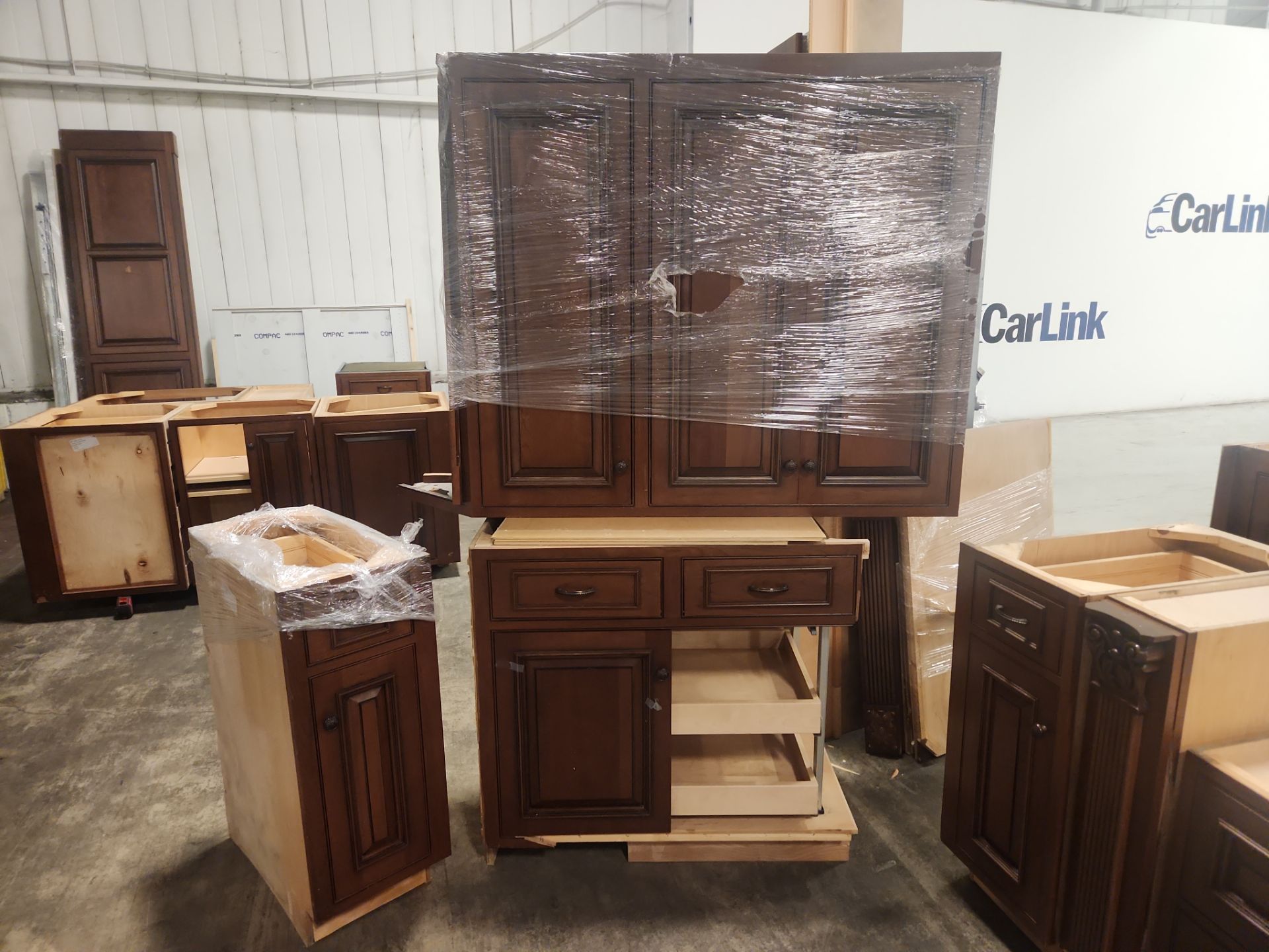 Custom pre-owned traditional kitchen cabinetry perimeter and island units