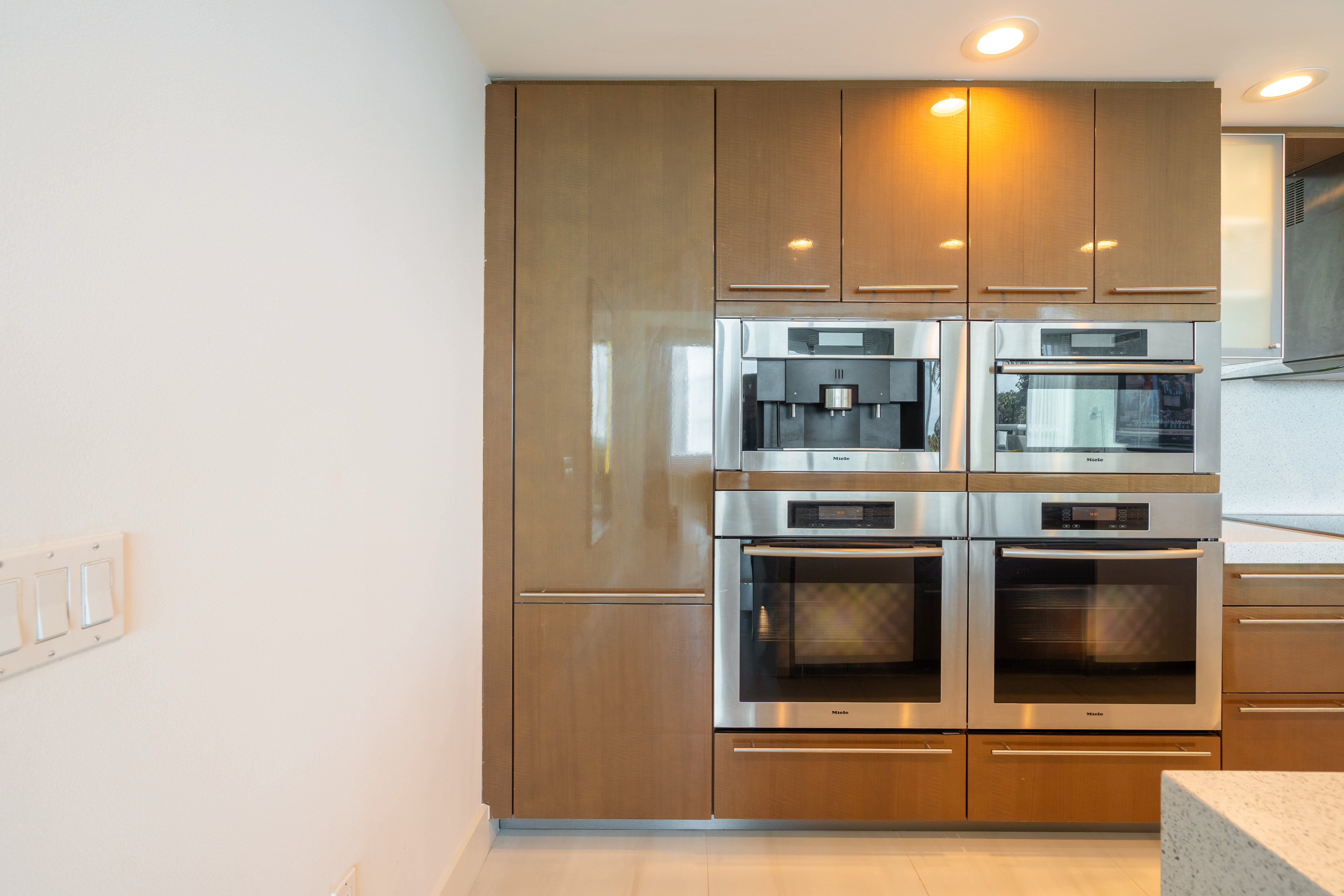 Poggenpohl Modern Glossy Exotic Wood Veneer Kitchen with Island & Miele Appliances