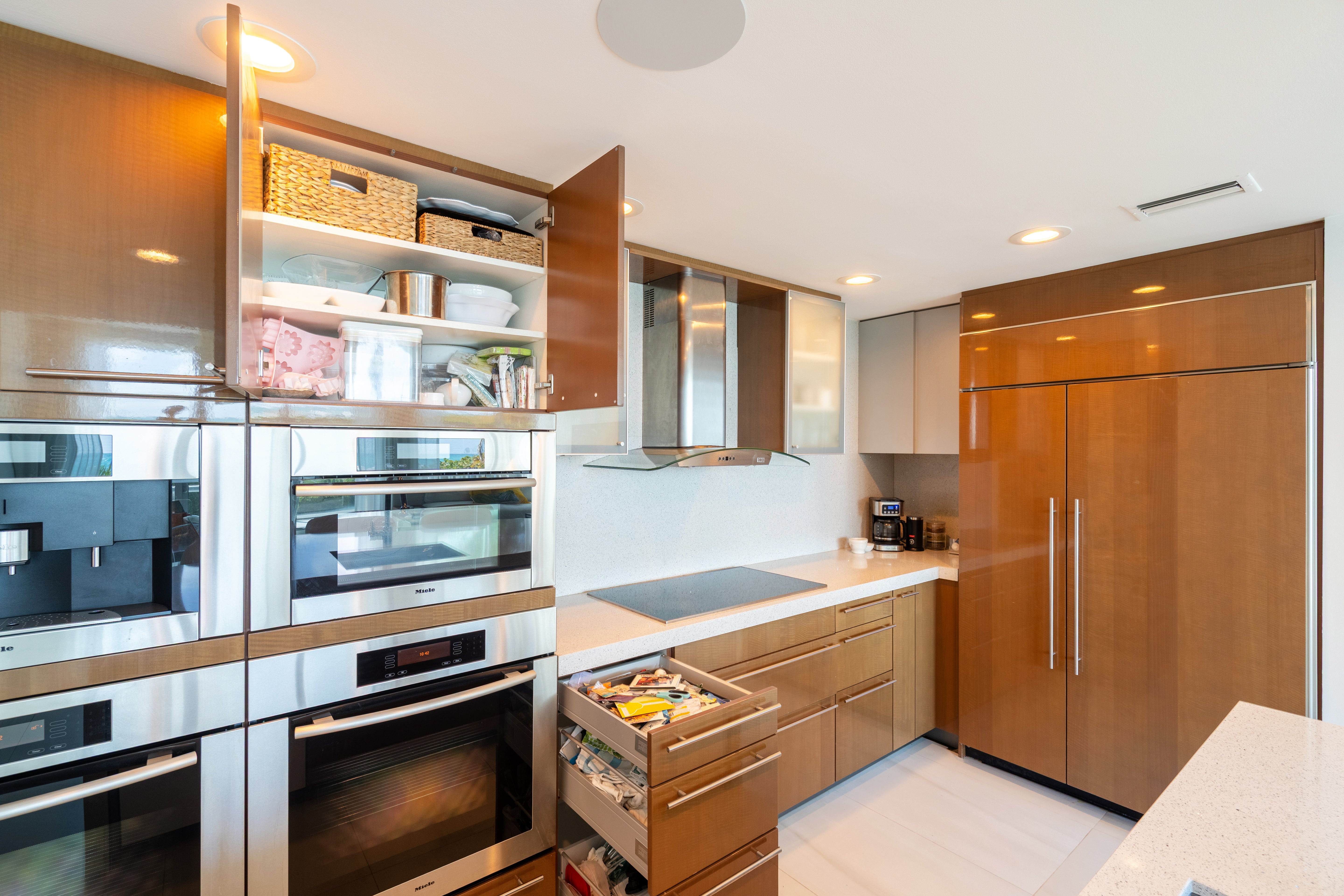 Poggenpohl Modern Glossy Exotic Wood Veneer Kitchen with Island & Miele Appliances