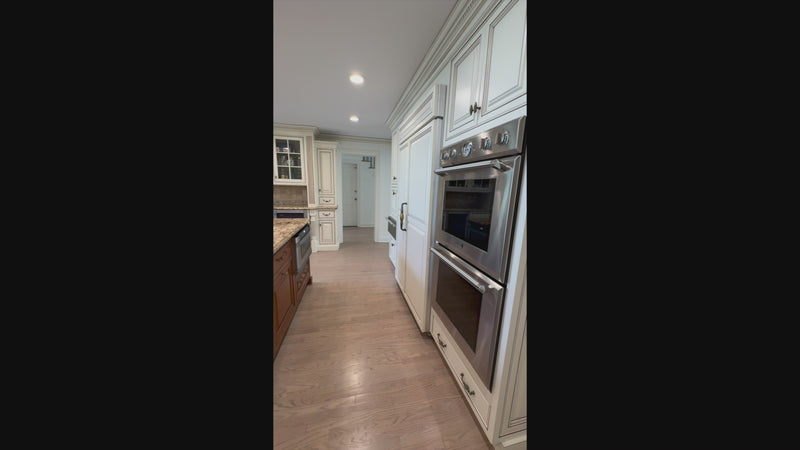 Luxury showroom display custom wood kitchen cabinets with raised panel doors