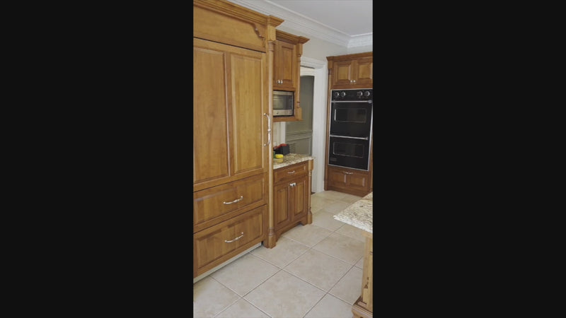 “The Woodford” Traditional Custom Wooden Kitchen with Island, Wolf Rangetop & Sub-Zero Refrigerator