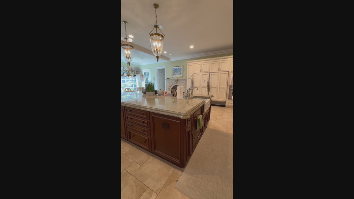 Load video: traditional Kitchen Craft kitchen